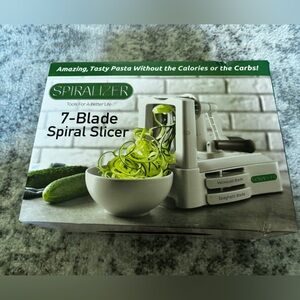 NIB Spiralizer 7-Blade Vegetable Spiral Slicer